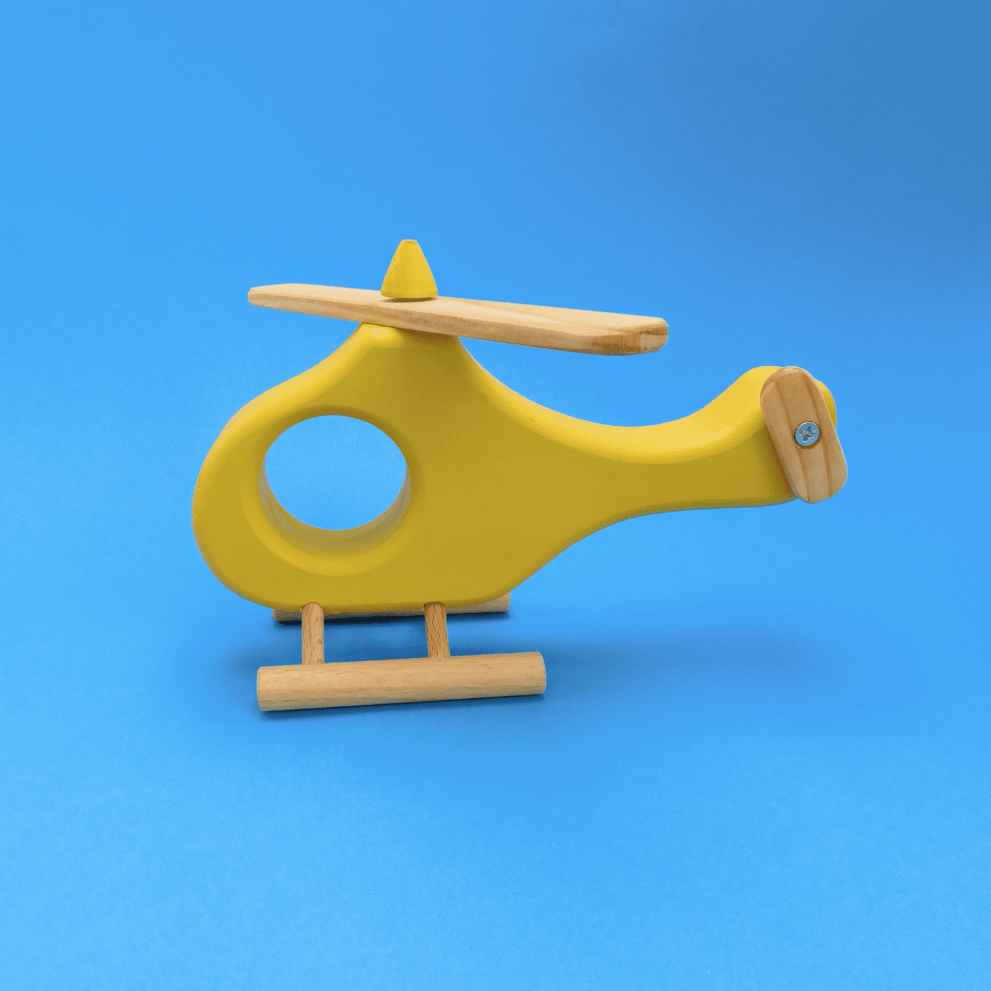 Helicóptero de madera artesanal amarillo para niños
