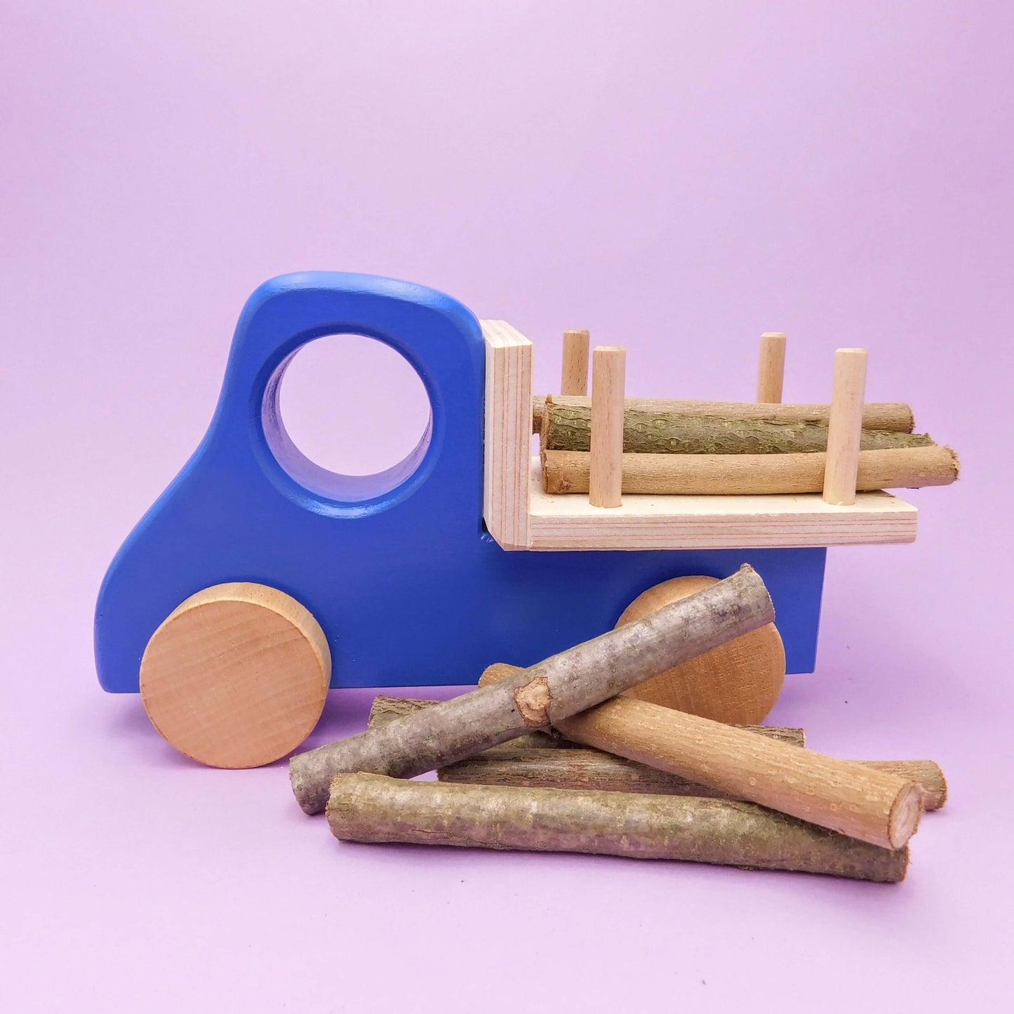 Camión de madera de juguete