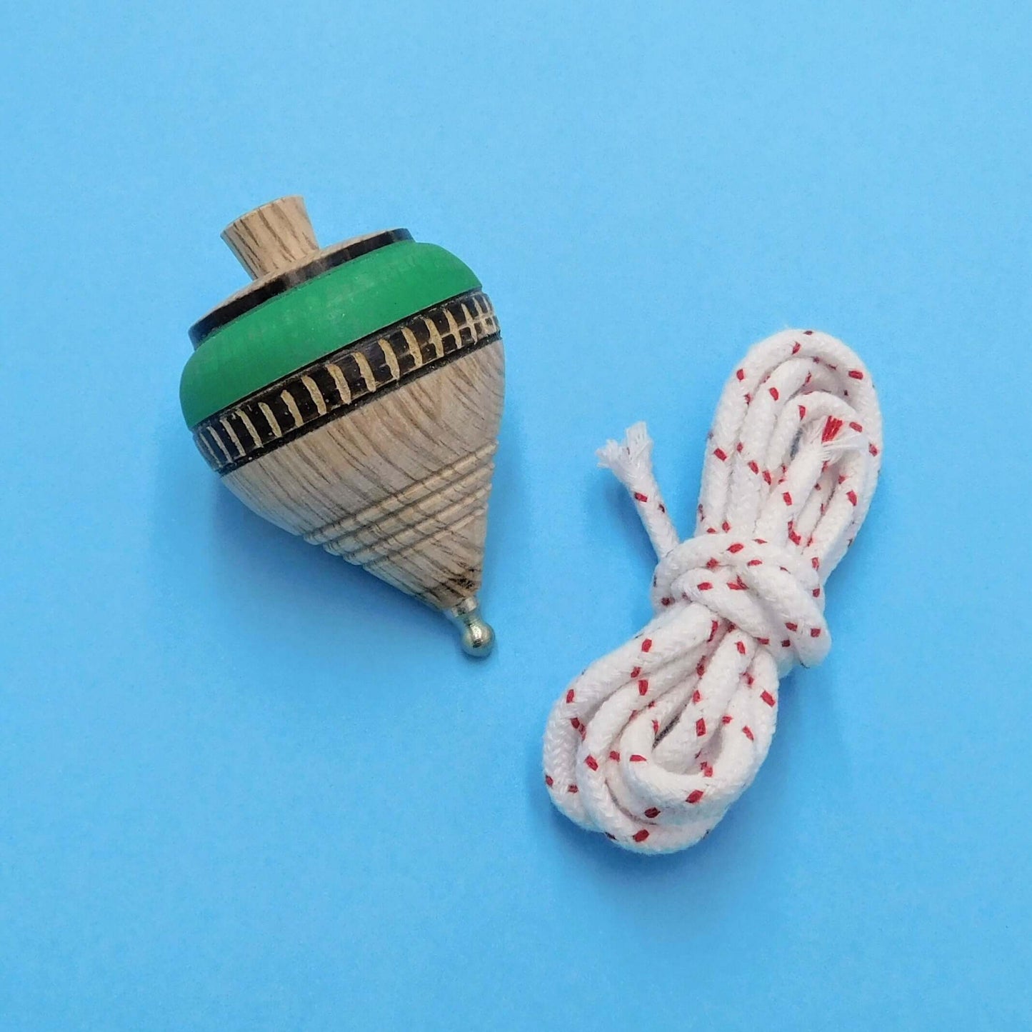 peonza de madera artesanal verde