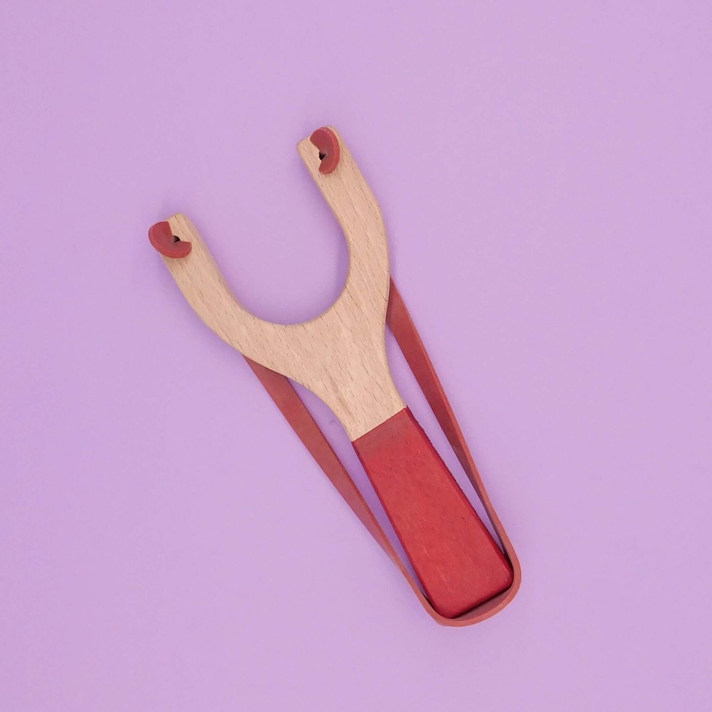 tirachinas de madera artesanal rojo