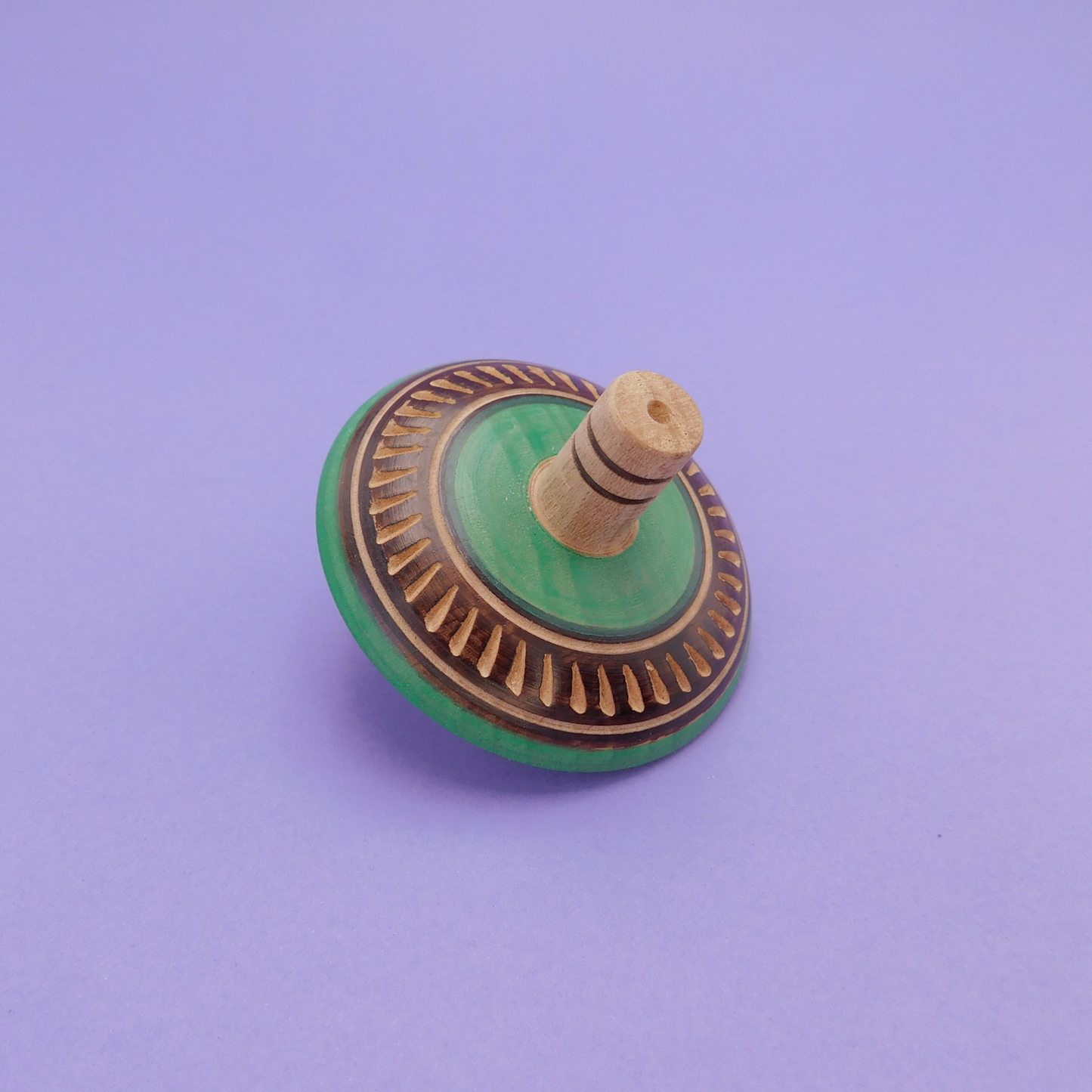 trompo de madera artesanal verde, peonza