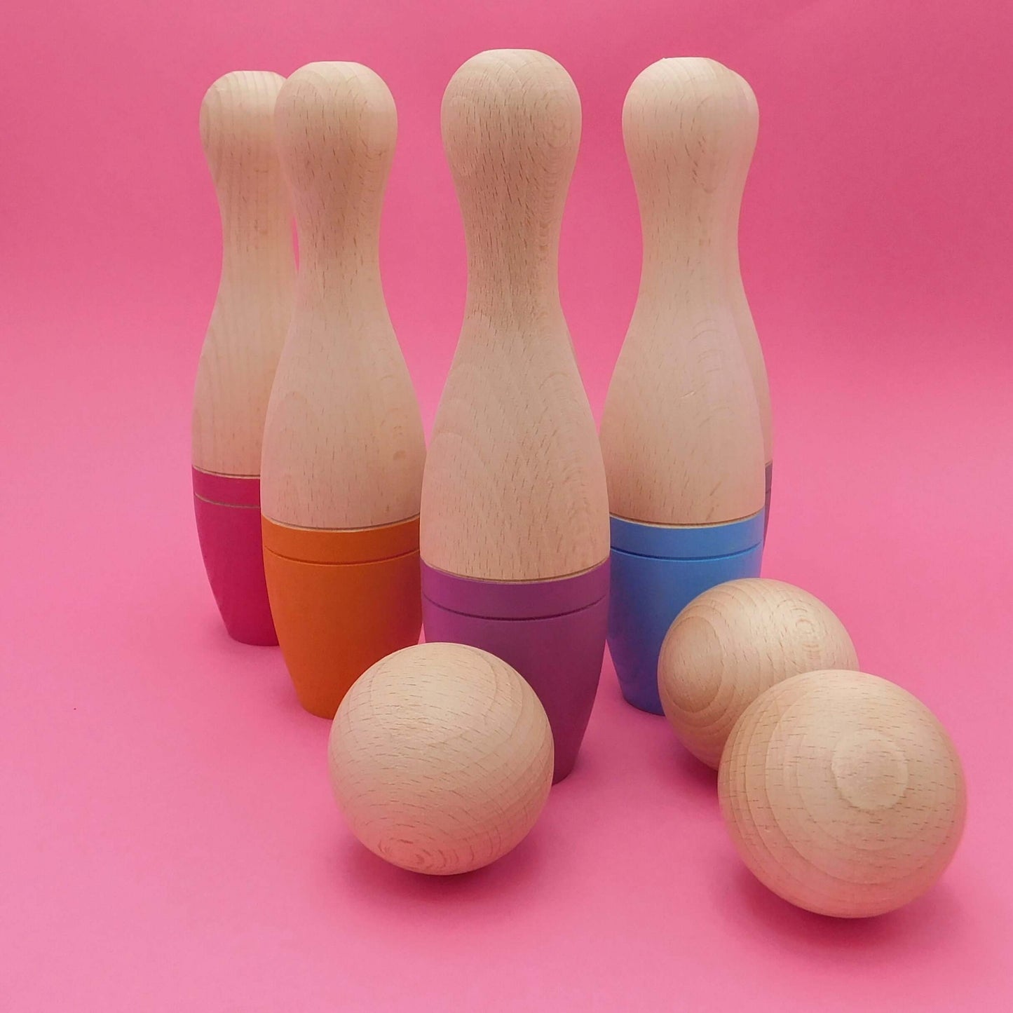 Bolos de juguete de madera