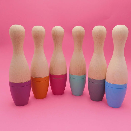 Bolos de madera de colores artesanales