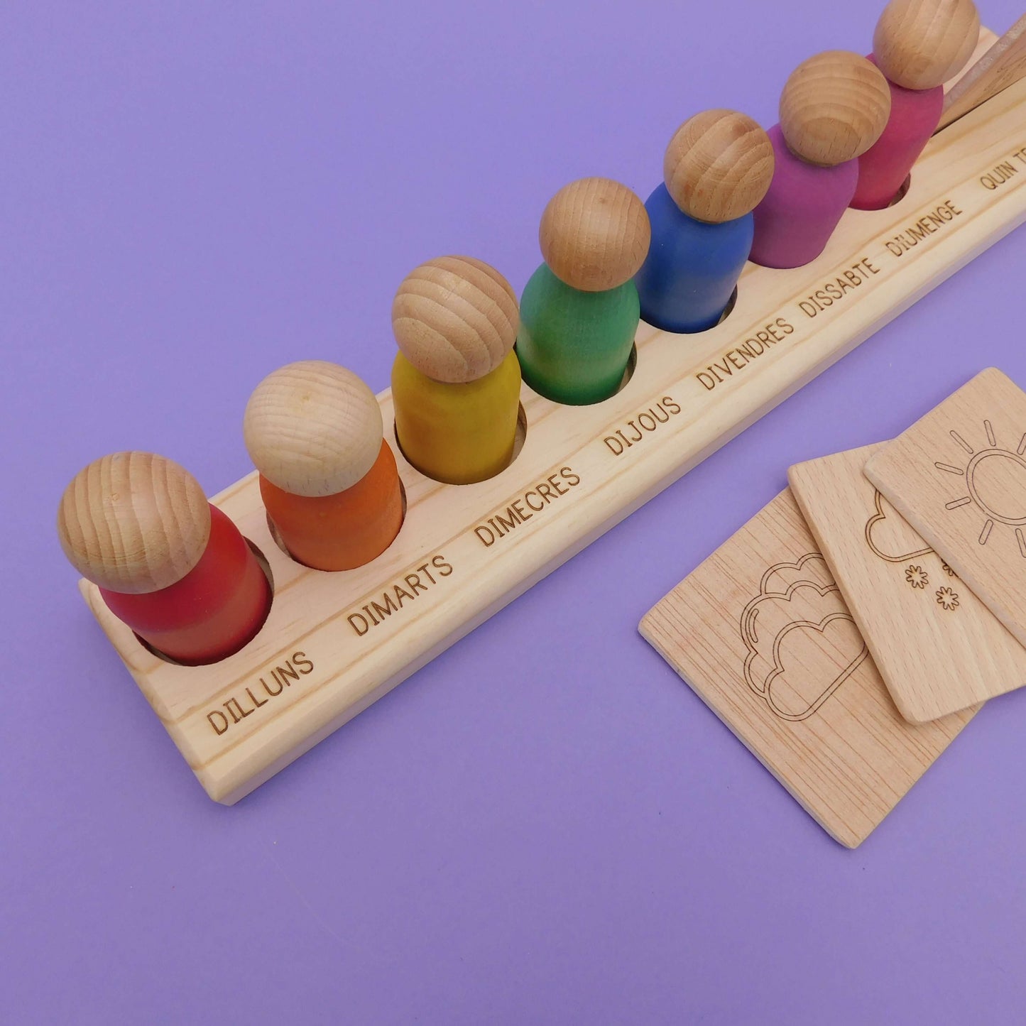 calendario semanal de madera montessori con muñecos