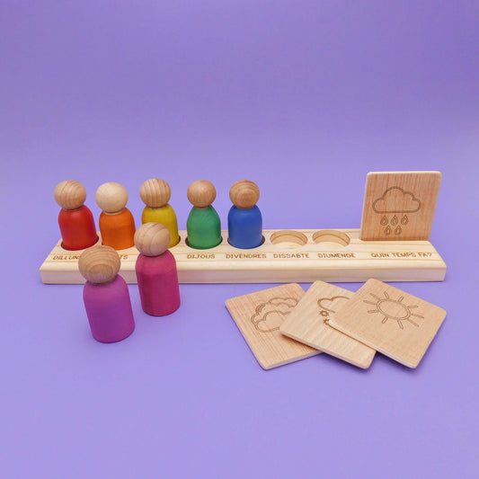 calendario semanal de madera con muñecos