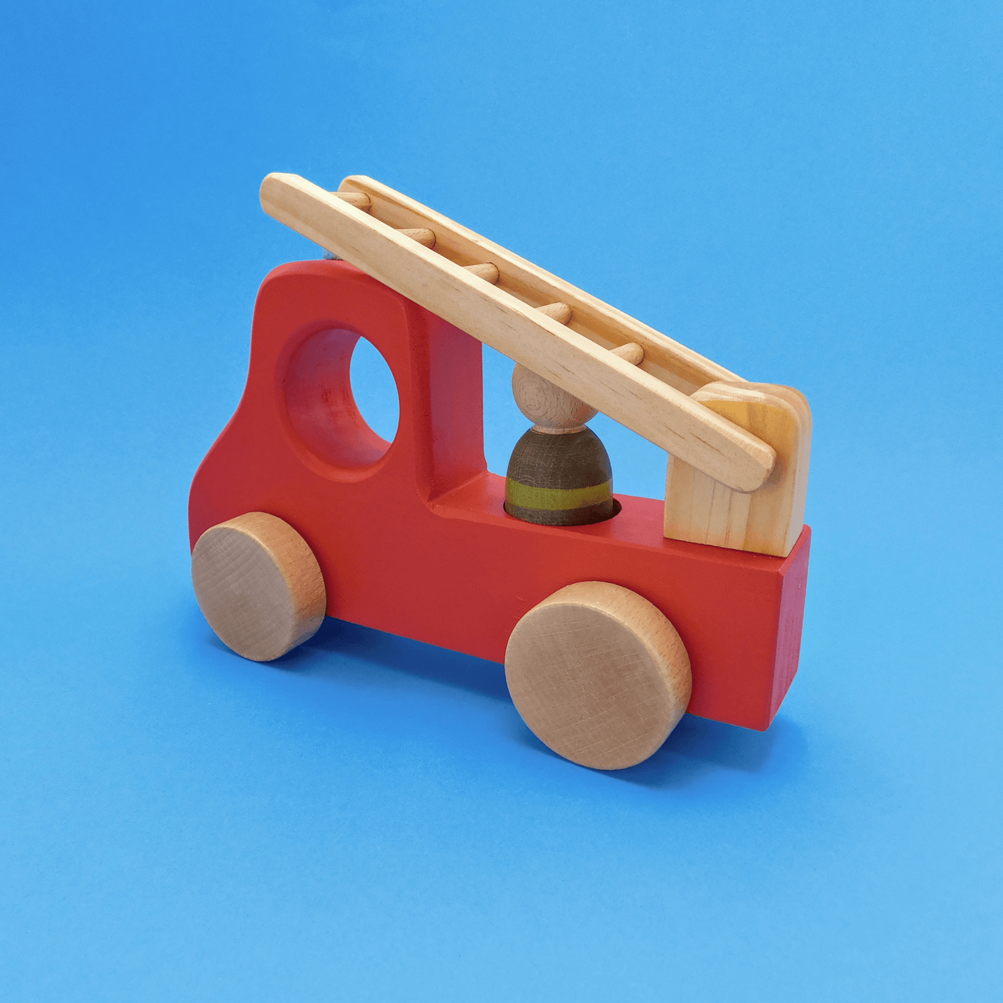 camión de bomberos con muñeco montessori