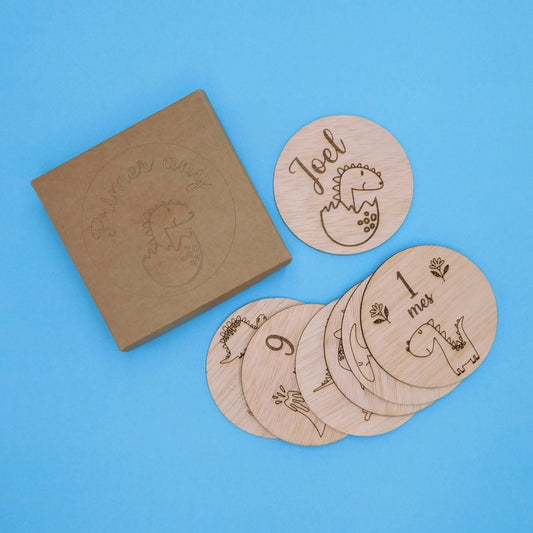 cumplemeses de madera personalizado dinosaurios