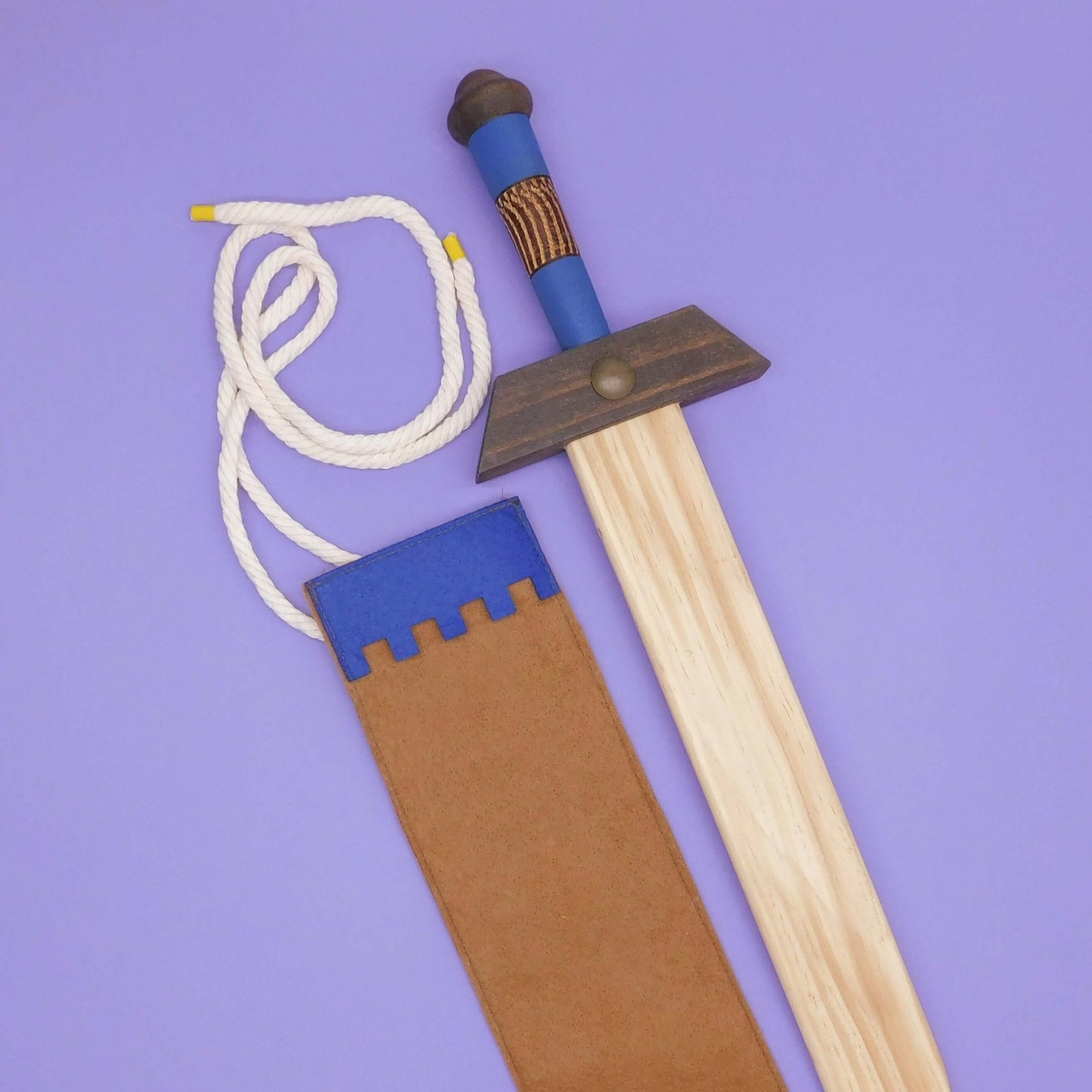 Espada de juguete de madera artesanal azul con funda