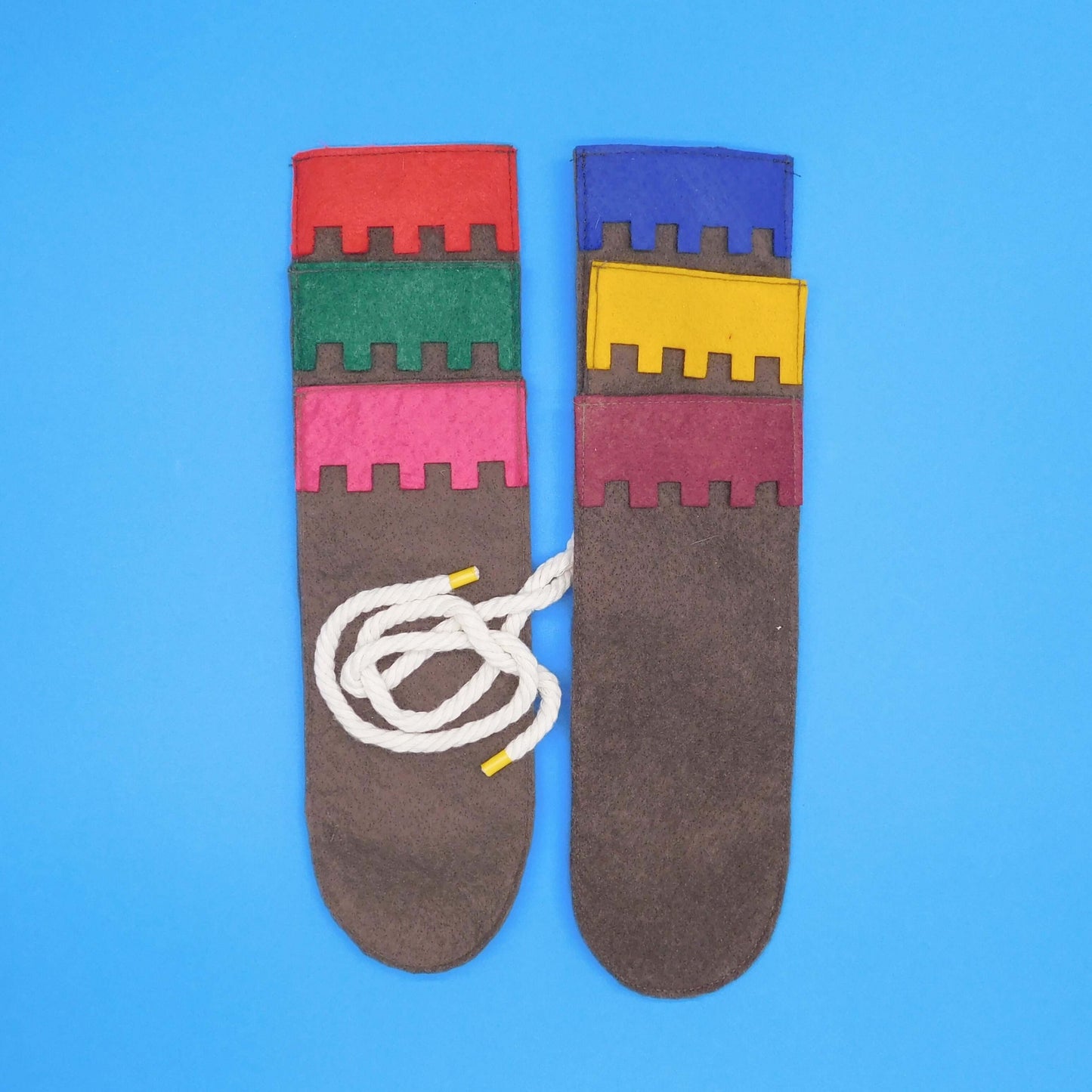conjunto de fundas de fieltro para puñal de juguete