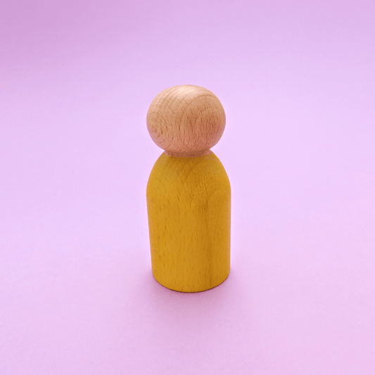 muñeco de madera montessori y waldorf artesanal groc