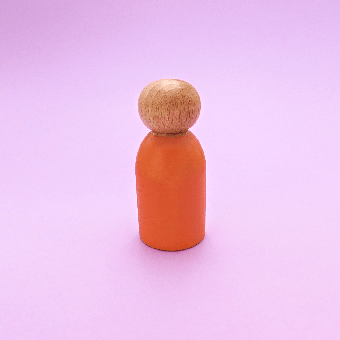 muñeco de madera montessori y waldorf artesanal azul naranjas