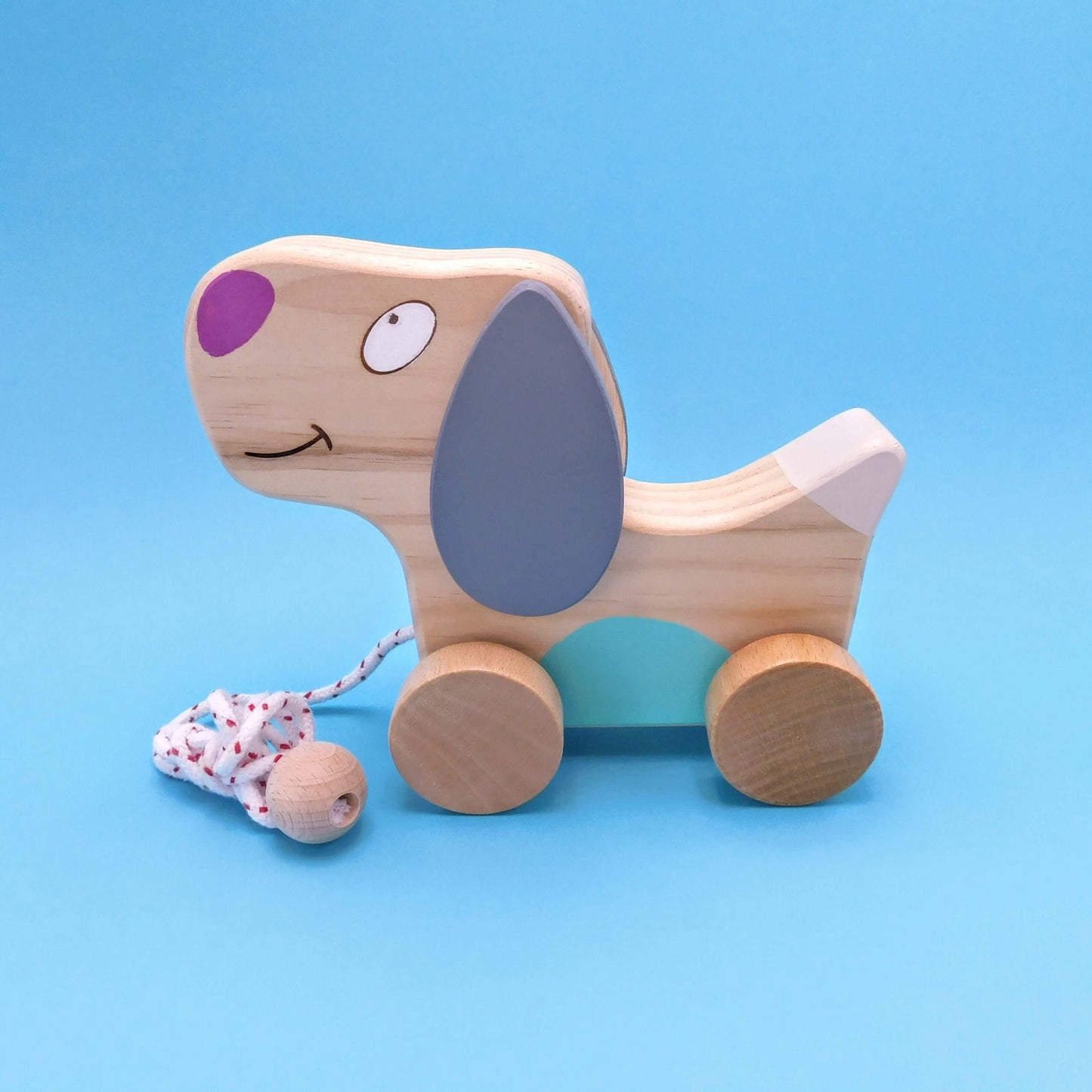 perro de madera de juguete artesanal gris lateral