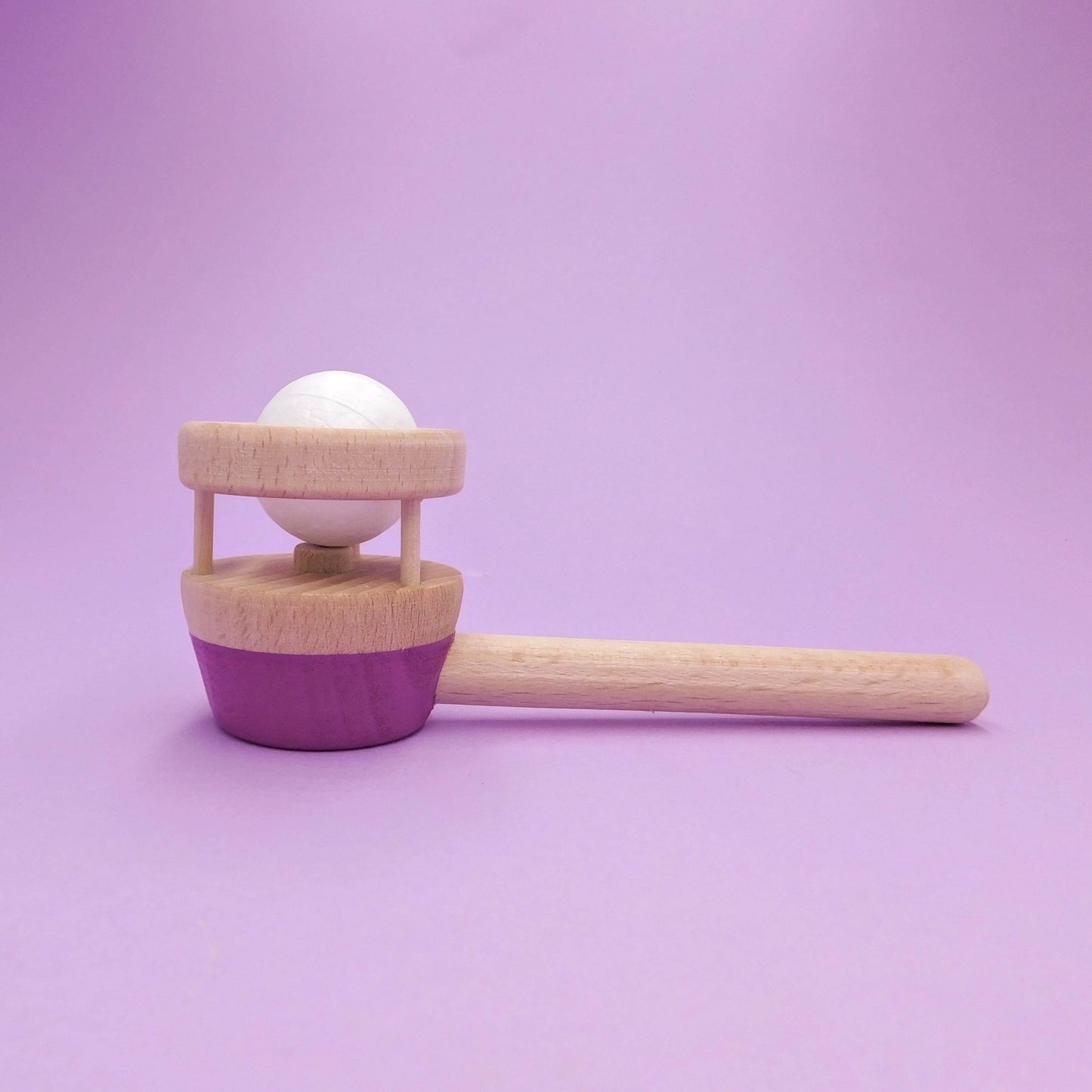 pelota voladora morado de madera artesanal