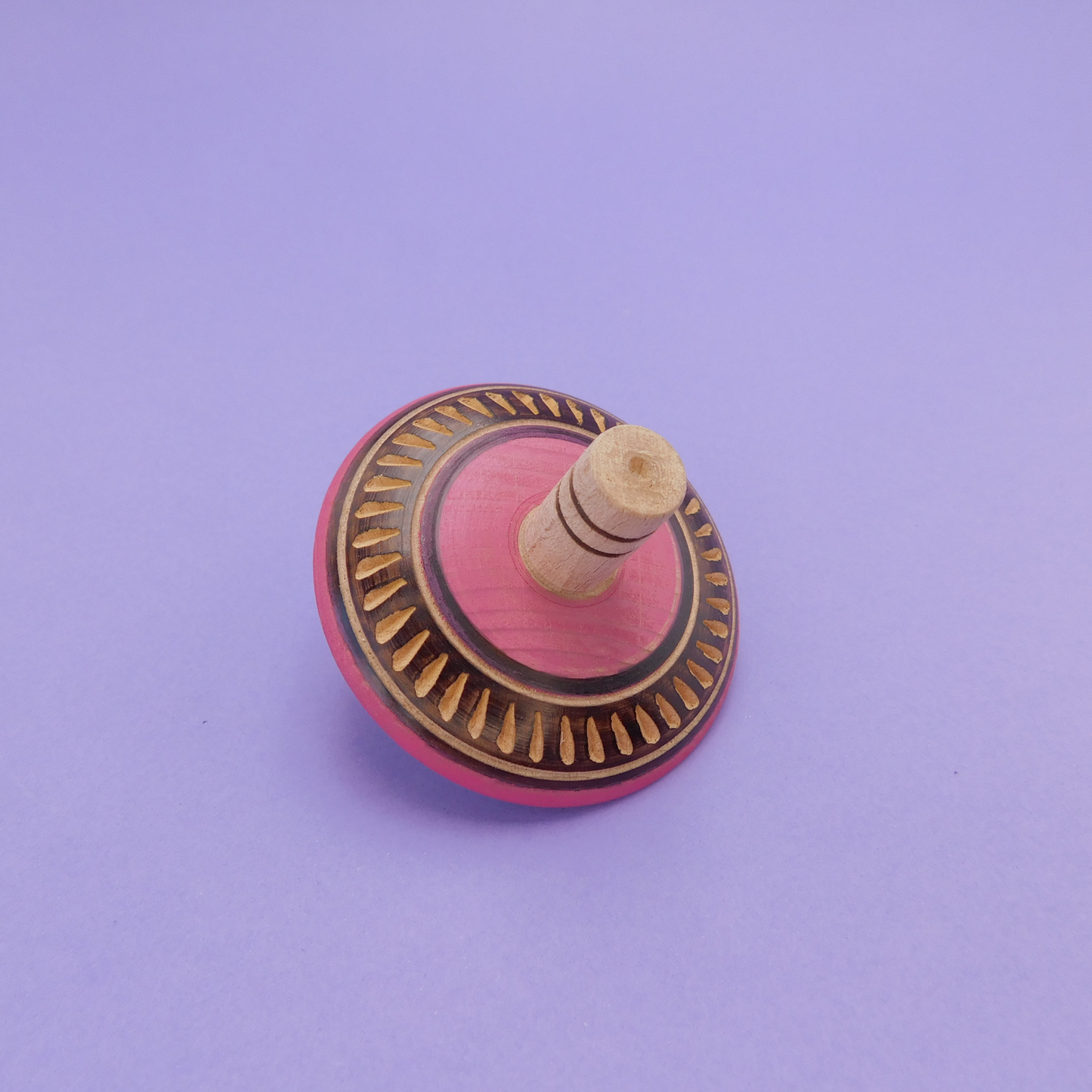trompo de madera artesanal rosa